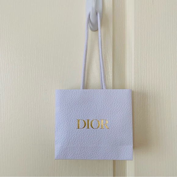 Brand New Dior White Pebbled Textured Paper Gift Bags & 3 Wrapping Ribbons - Picture 11 of 13